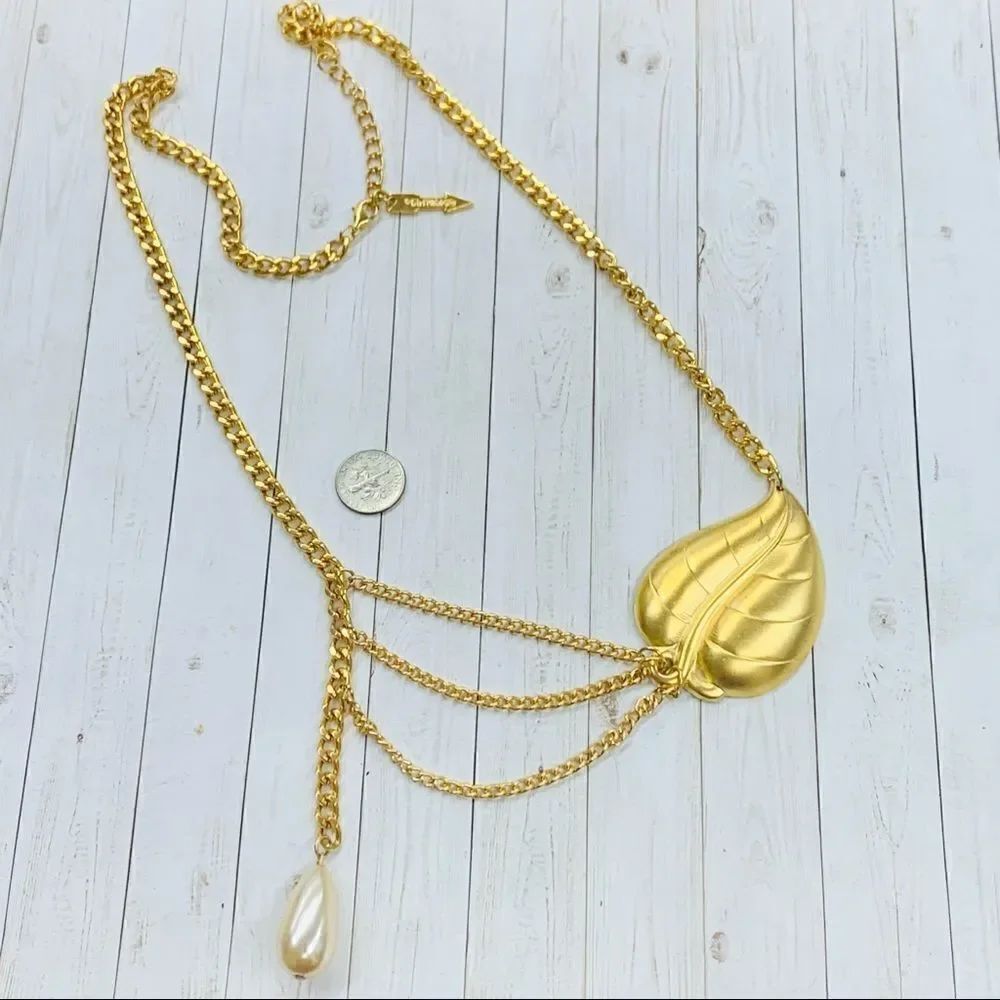Girl Props Gold Leaf Pearl Necklace